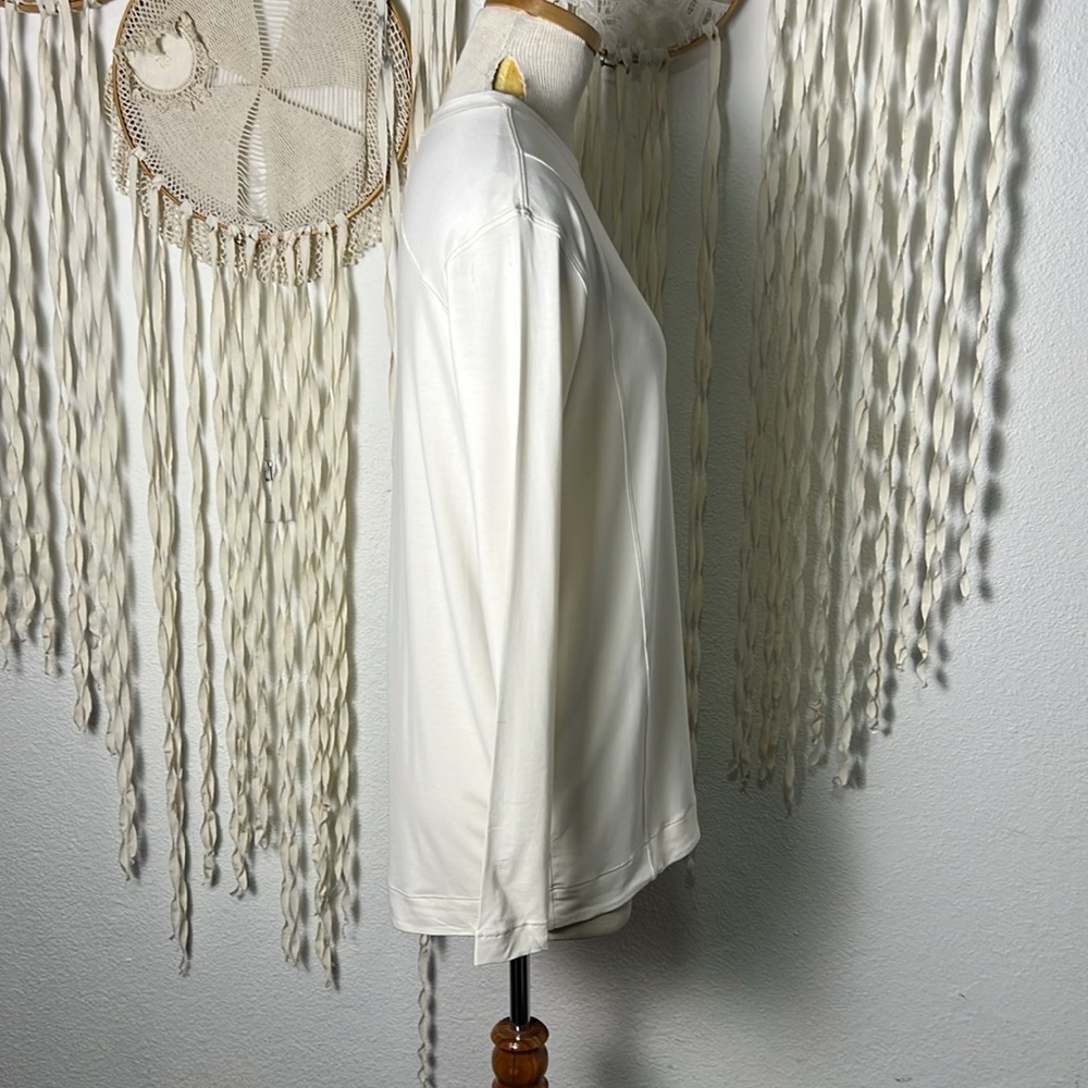 Lululemon NWOT Cream Long Sleeve Tee Pleat Back Size 2 - Picture 8 of 9